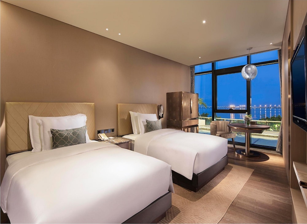 Premium Sea View Room with Twin Beds photo 1