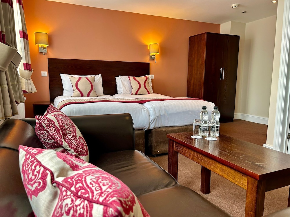 Deluxe Triple Room, 1 King Bed photo 1
