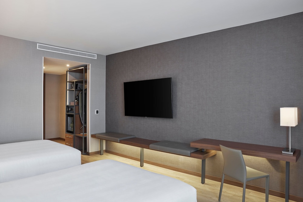 Room, 2 Double Beds photo 3