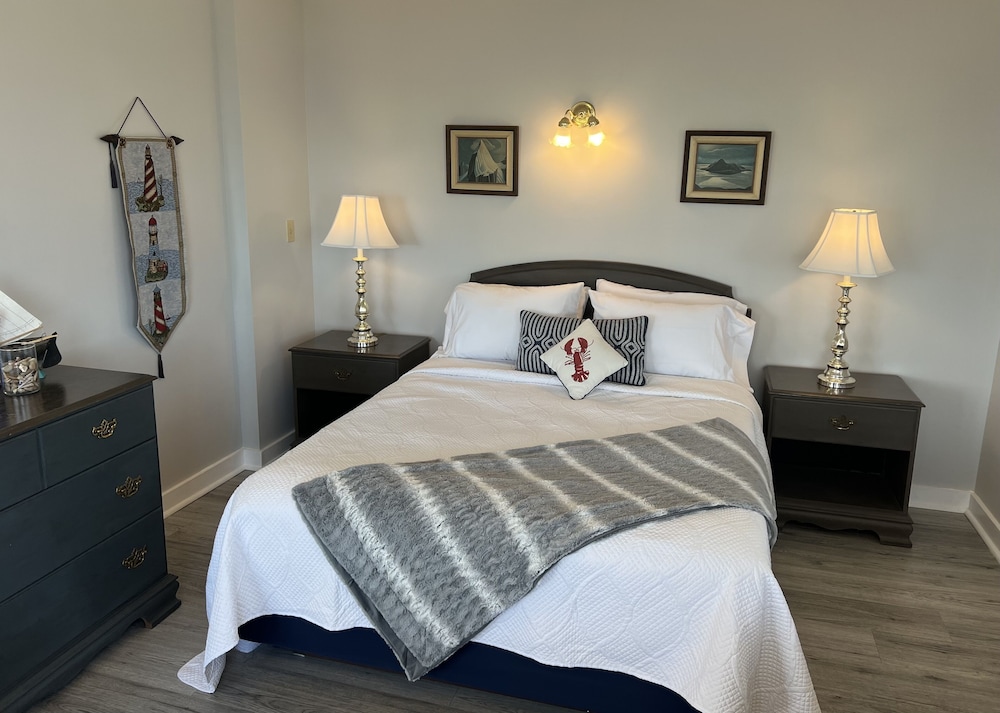 Room, 1 Queen Bed, Balcony, Ocean View photo 1