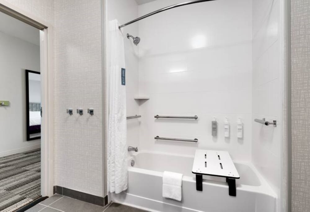 Room, 2 Queen Beds, Accessible, Non Smoking - Photo 6