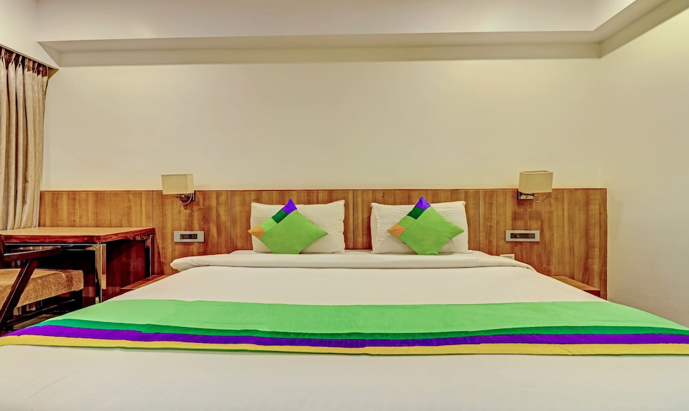 Deluxe Room - Photo 13