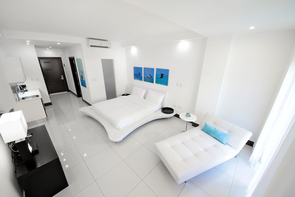 Junior Studio, 1 King Bed (Non- Ocean View)