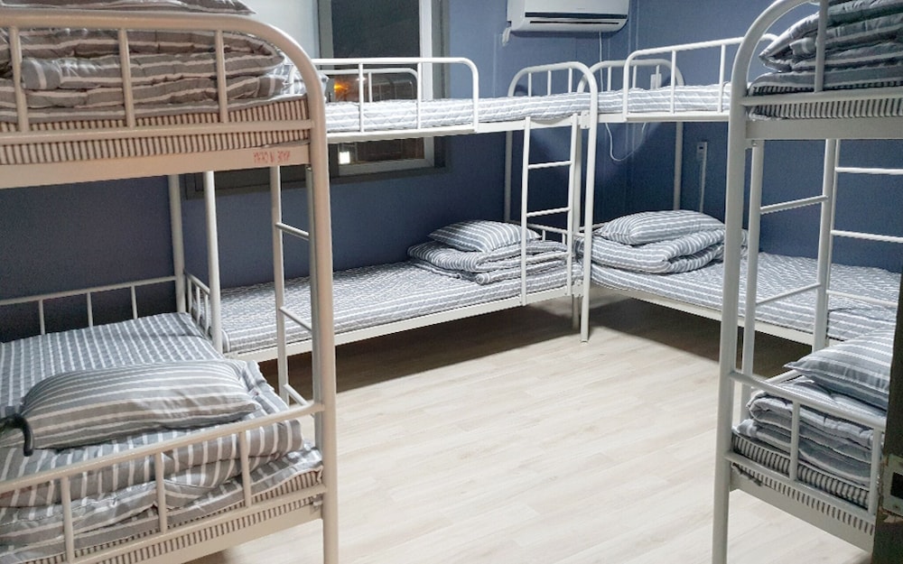 Room (Male Dormitory 6/8)
