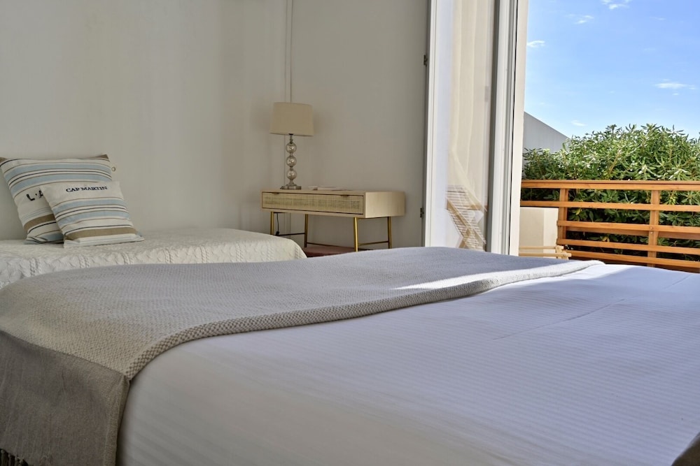 Deluxe Double or Twin Room, Balcony, Sea View photo 3