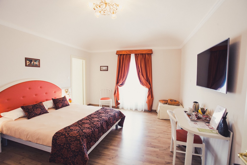 Deluxe Double Room, City View