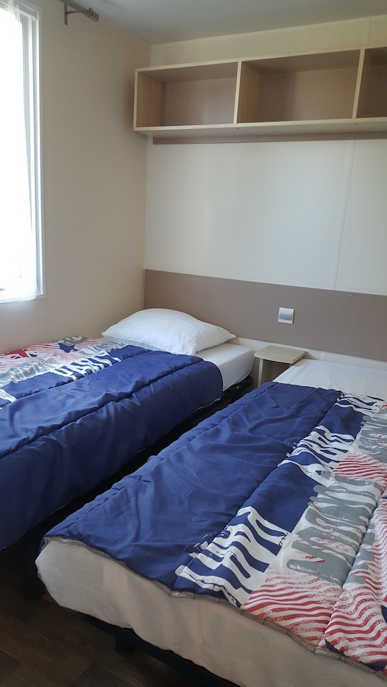 Mobile Home, 2 Bedrooms, Non Smoking photo 1