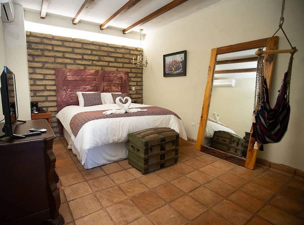 Elite Room, 1 King Bed photo 2