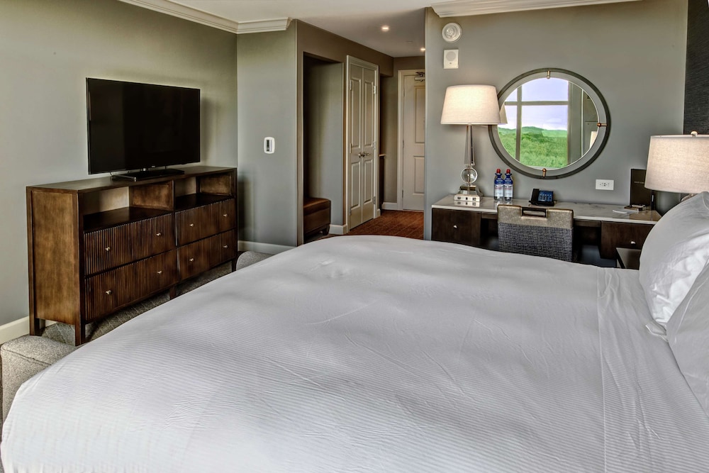 ADA Accessible, Executive Room, 1 King Bed, Accessible (Executive Level, Hearing) - Photo 1