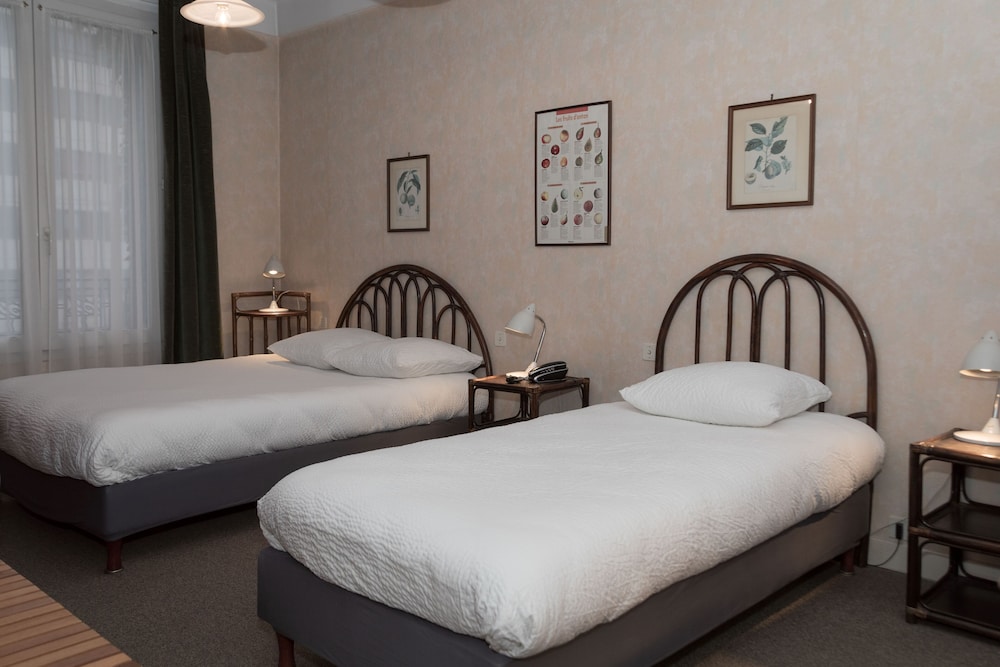 Standard Twin Room - Photo 6
