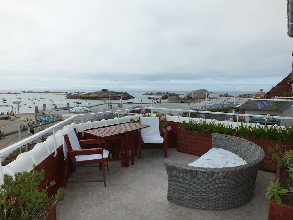 Superior Double Room, Sea View (Amiral Trezeguet) photo 3