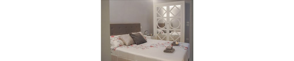 Superior Suite, 1 Queen Bed, Patio, Courtyard Area (Magnolia) photo 1