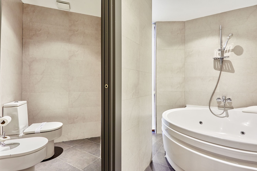 Deluxe Double Room (Silken Club) - Photo 6