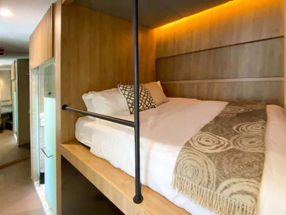 Cabin M, Window, Private Bathroom