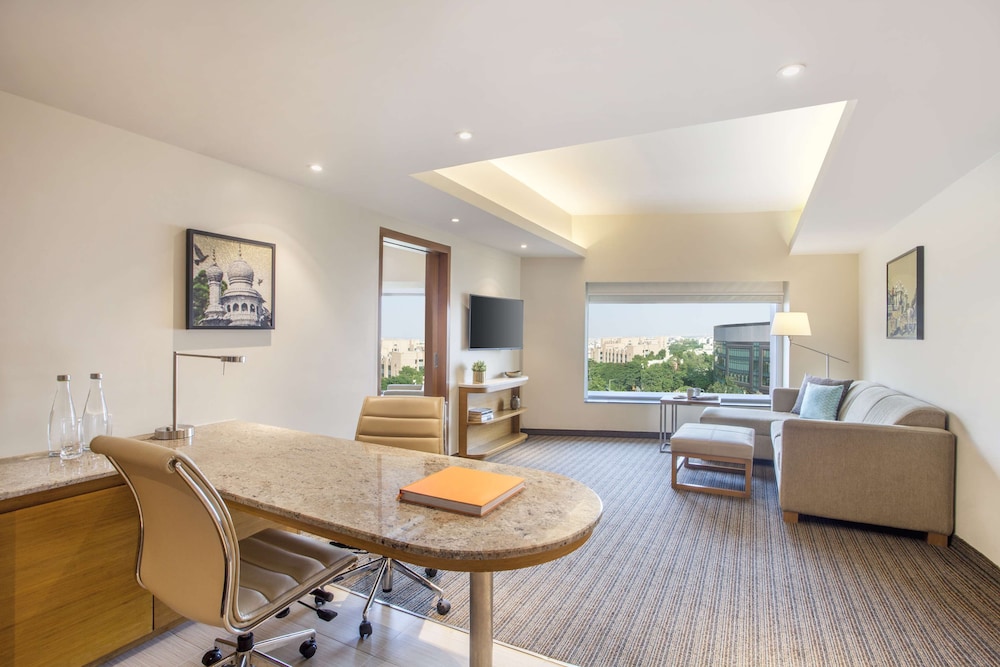 Suite, 1 King Bed with Sofa bed