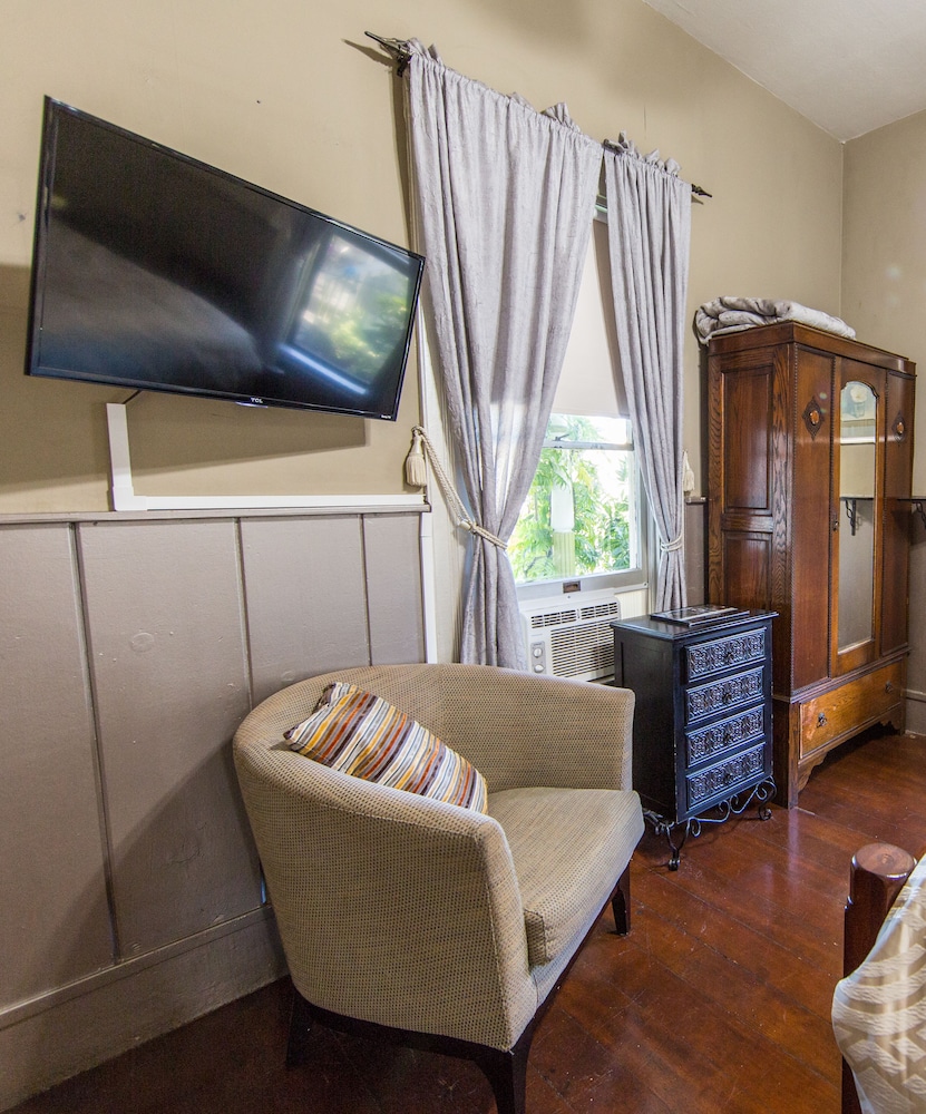 Room, 1 Queen Bed, Non Smoking (Madison) photo 2