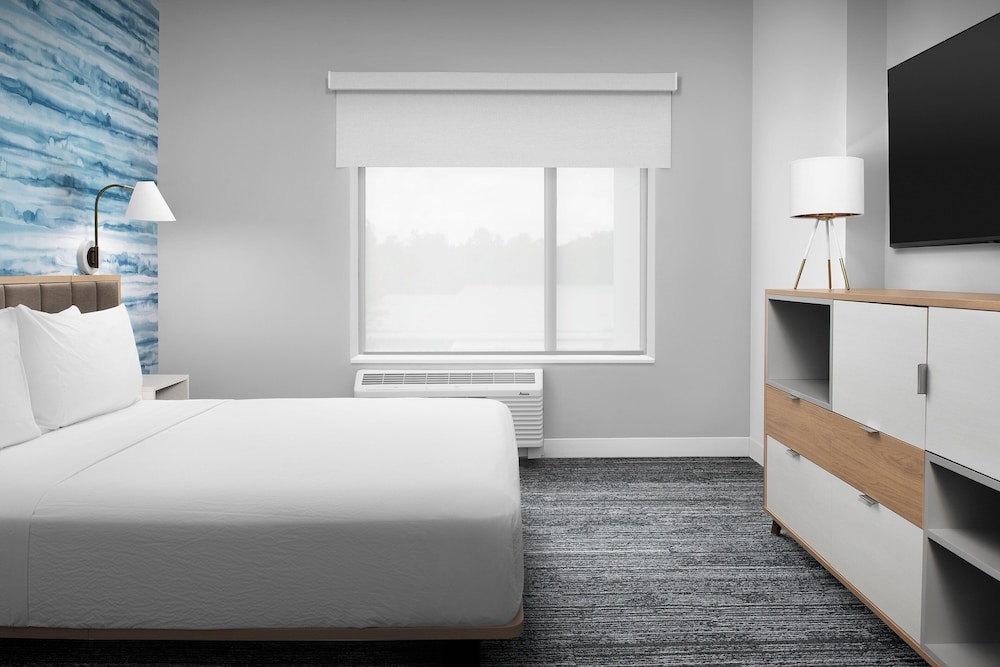 Suite, 1 Bedroom - Photo 8