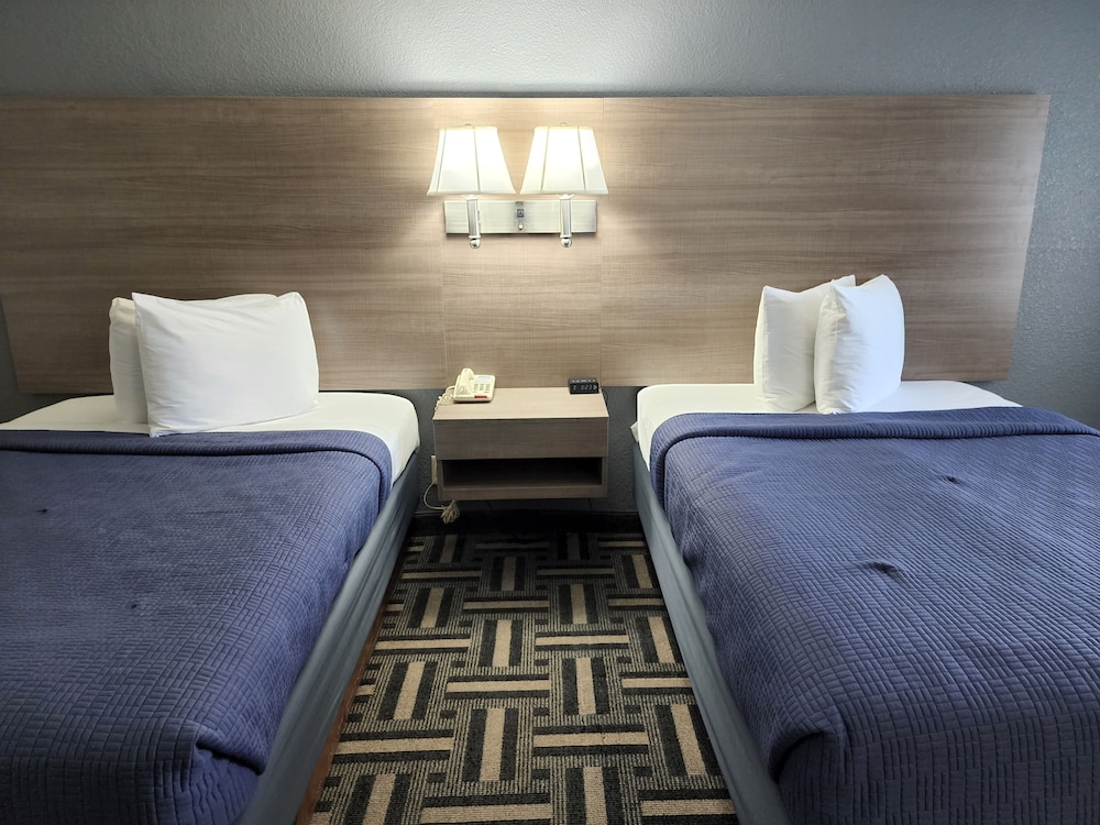 Signature Double Room, 2 Queen Beds, Non Smoking, Ground Floor photo 2