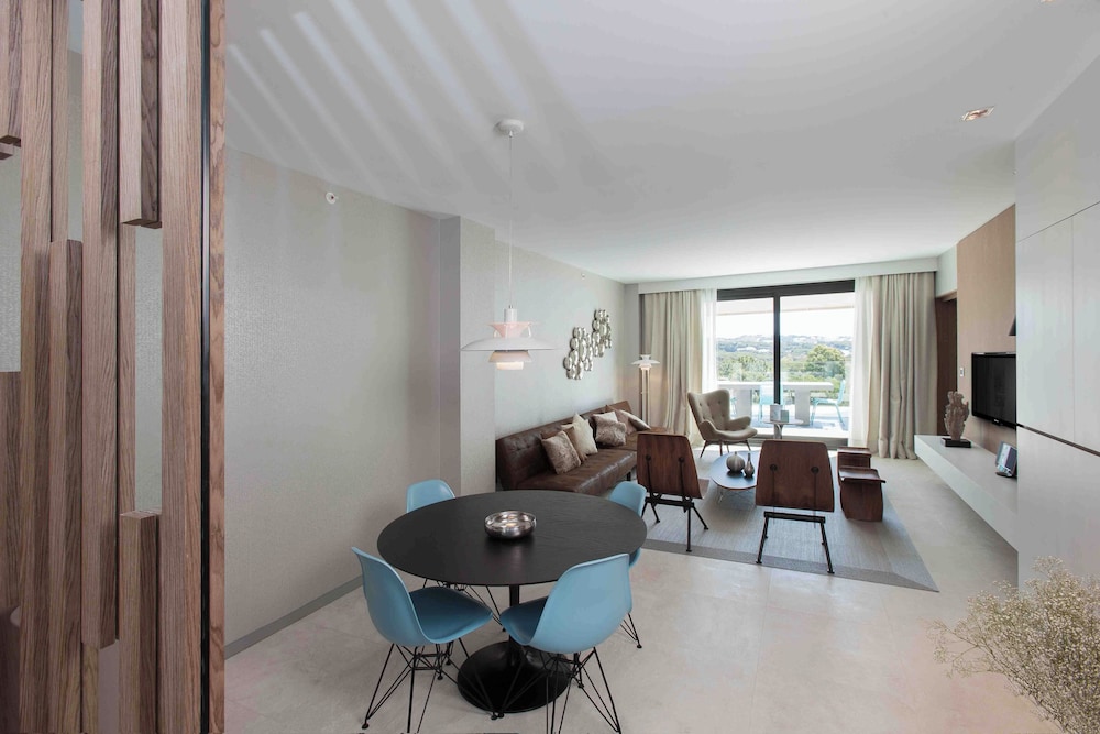 Suite, Sea View
