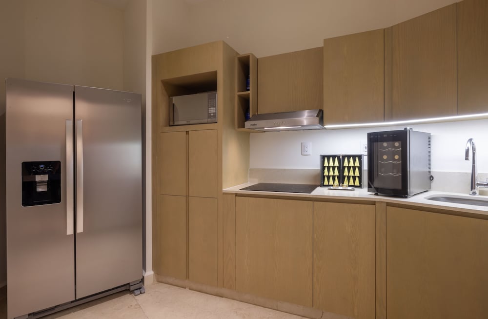 Luxury Chairman Two Bedroom Suite Ocean Front Diamond Club - Photo 23