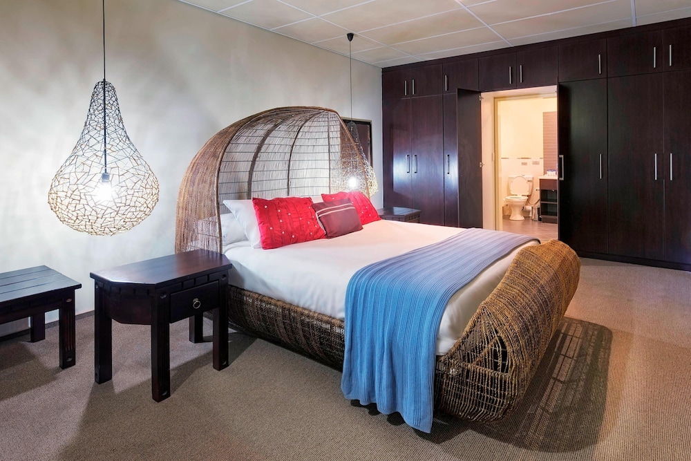 Room, 1 King Bed, River View