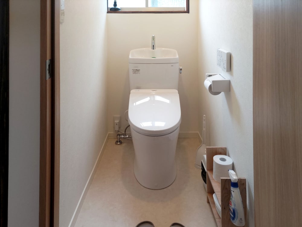 Twin Room, Non Smoking, Shared Bathroom photo 3