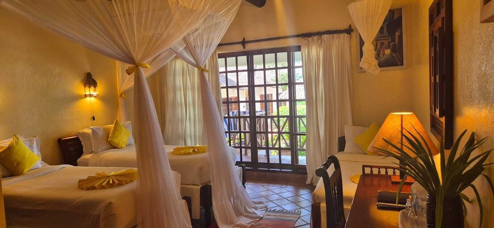 Standard Double or Twin Room, Pool View photo 2