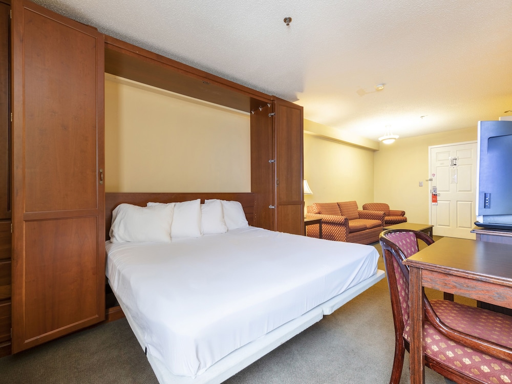 Deluxe Suite, Multiple Beds, Non Smoking photo 2