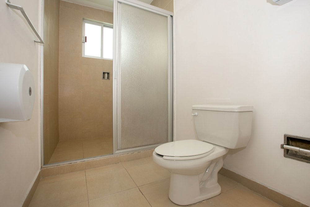 Standard Room, 2 Twin Beds - Photo 6