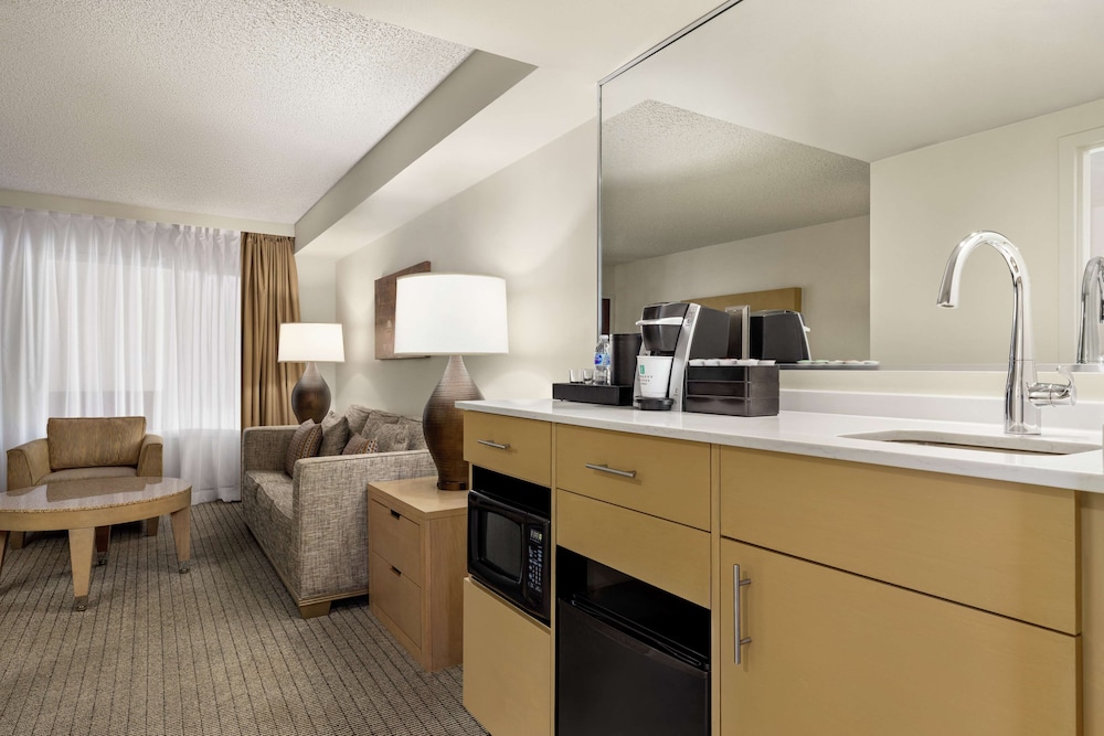 Basic Room, 2 Double Beds, Non Smoking thumbnail 5