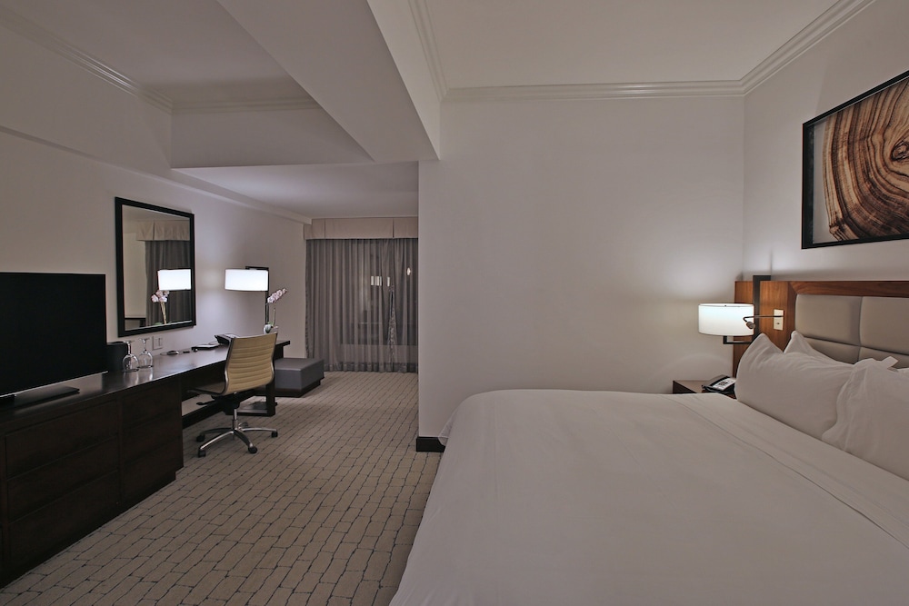 Premium Room, 1 King Bed, Club Lounge Access (High Floor), photo 6