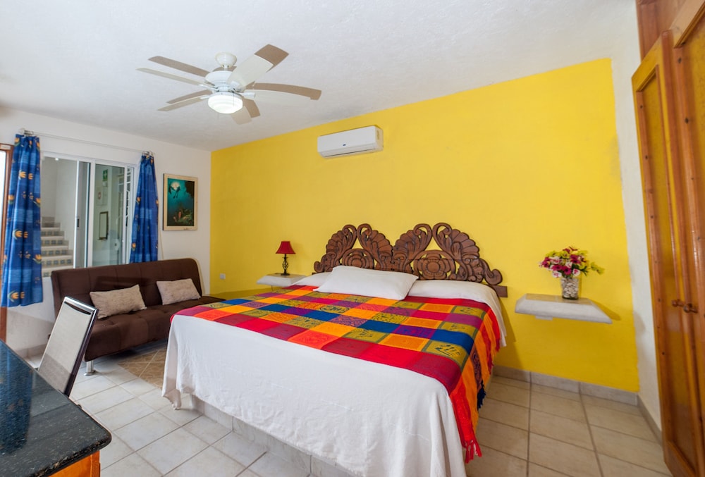 Standard Villa, 1 King Bed photo 3