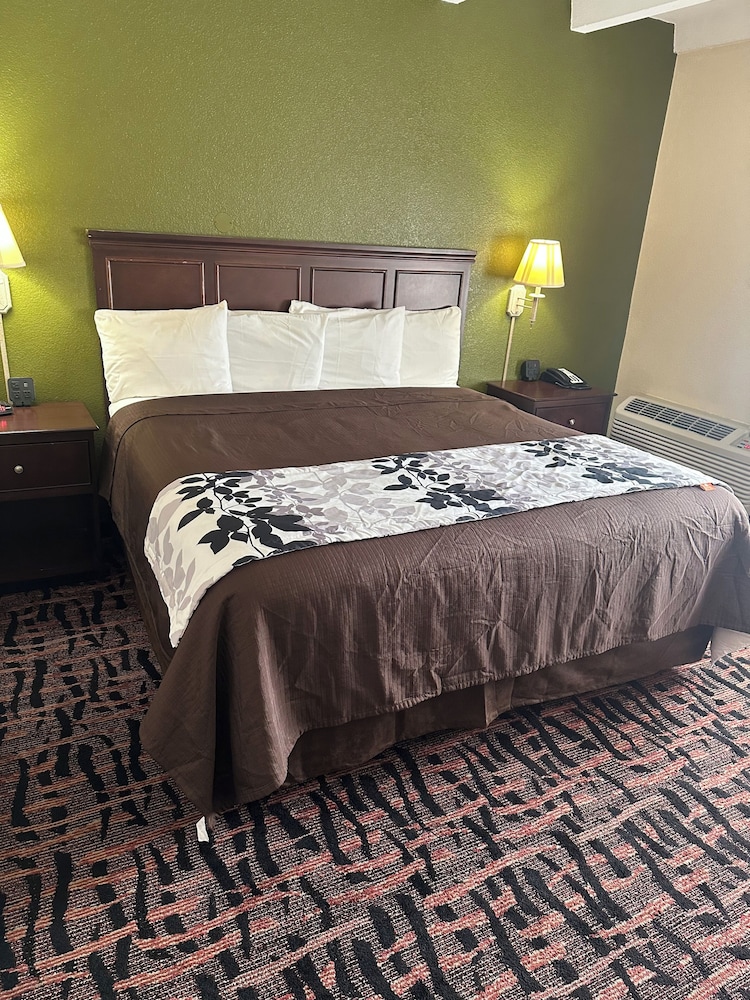 Standard Room 1 King Bed photo 1