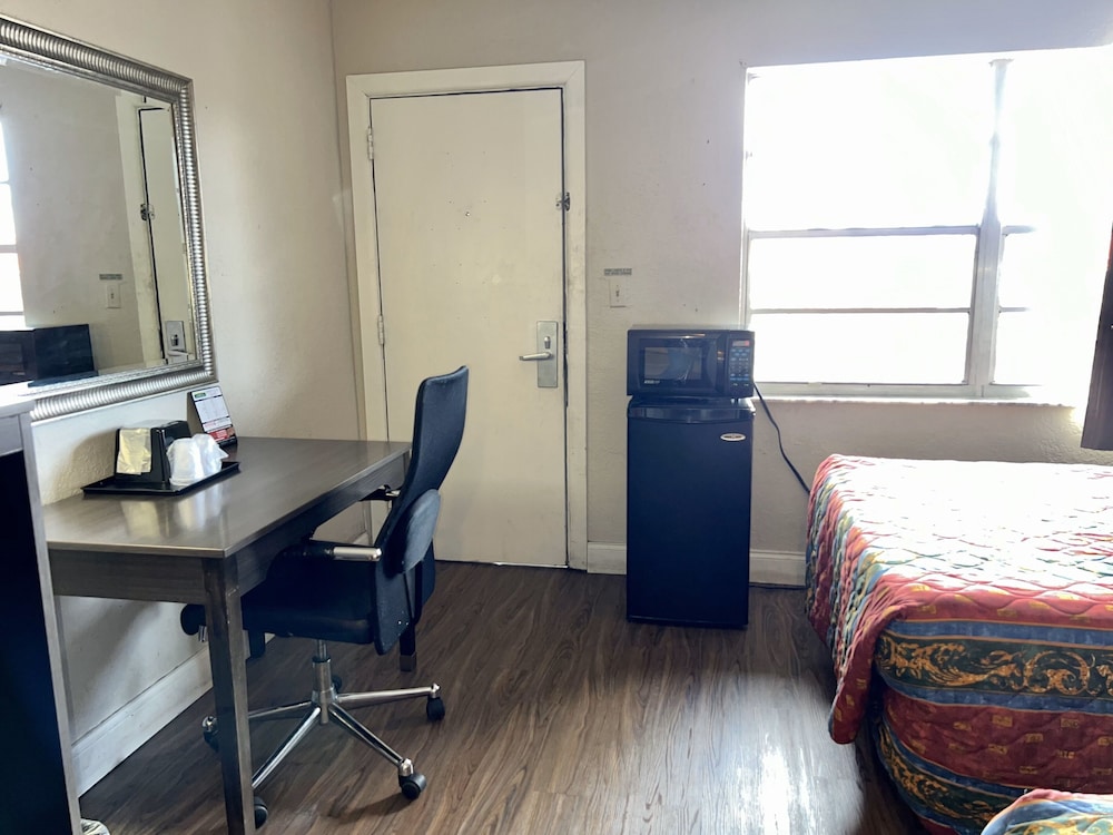 Americas Best Inn and Suites Fort Lauderdale North, Photo 4