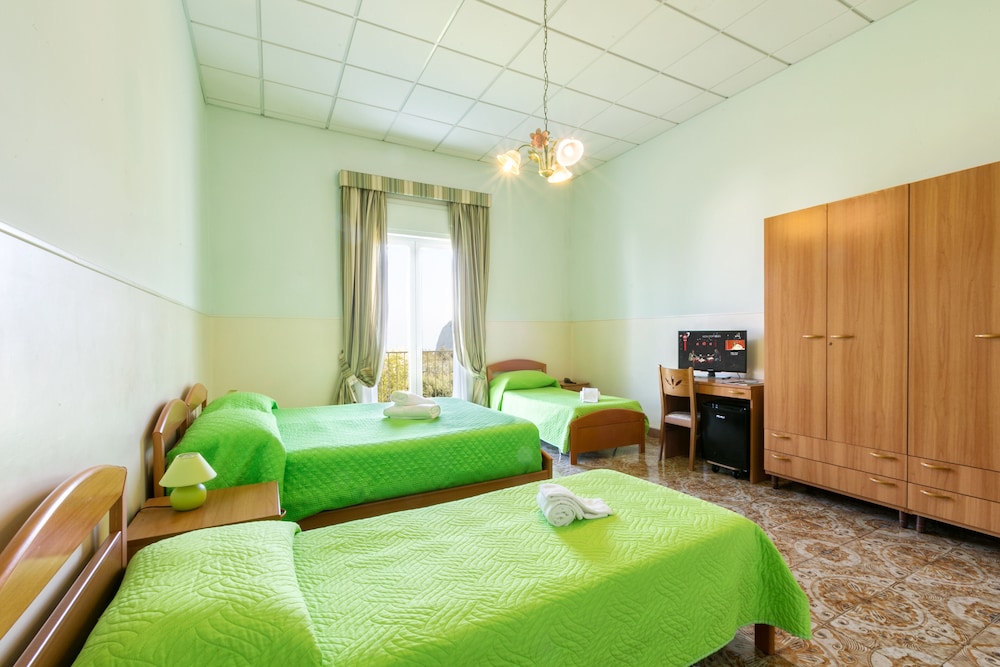 Quadruple Room, Sea View photo 3