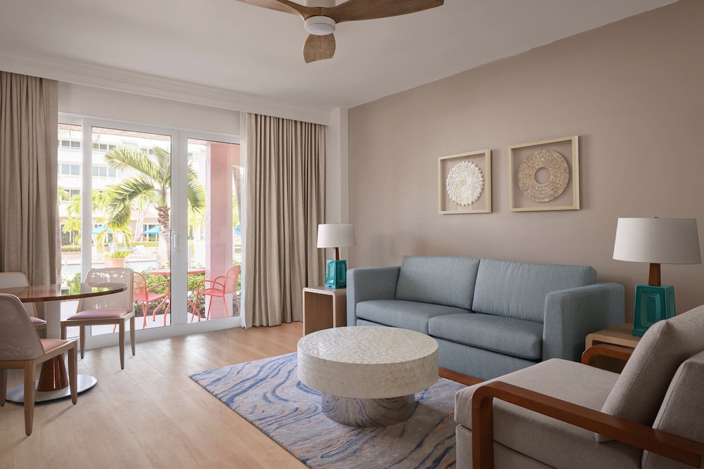 Suite, 1 Bedroom, Poolside - Photo 4