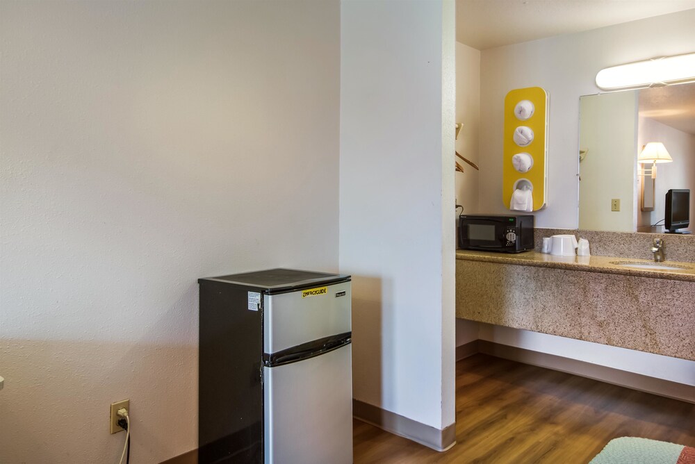 Standard Room, Multiple Beds, Non Smoking photo 1