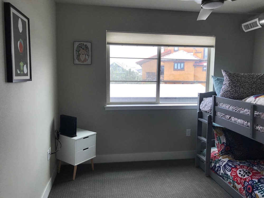 Townhome, Multiple Beds (750 Jerome St. (Unit 5)) photo 3