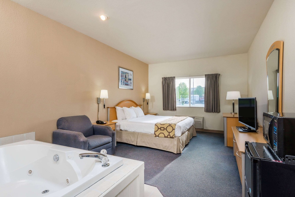 Deluxe Room, 1 King Bed, Non Smoking - Photo 1