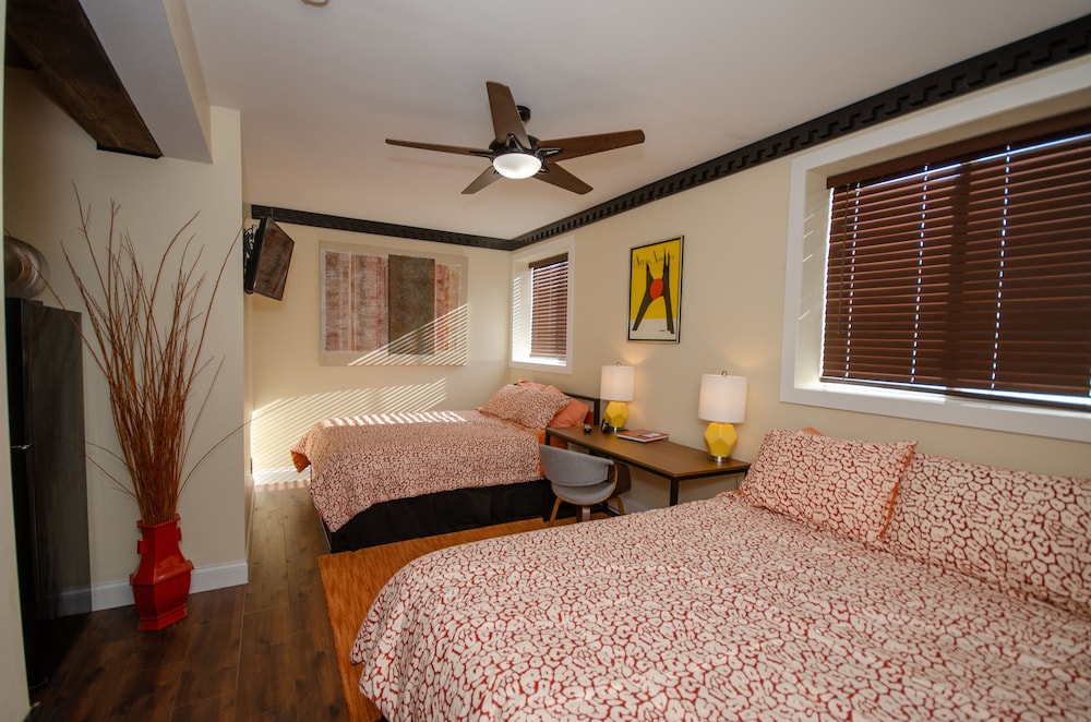 Presidential Suite, 2 Queen Beds, Kitchen, Ground Floor (Davenport)