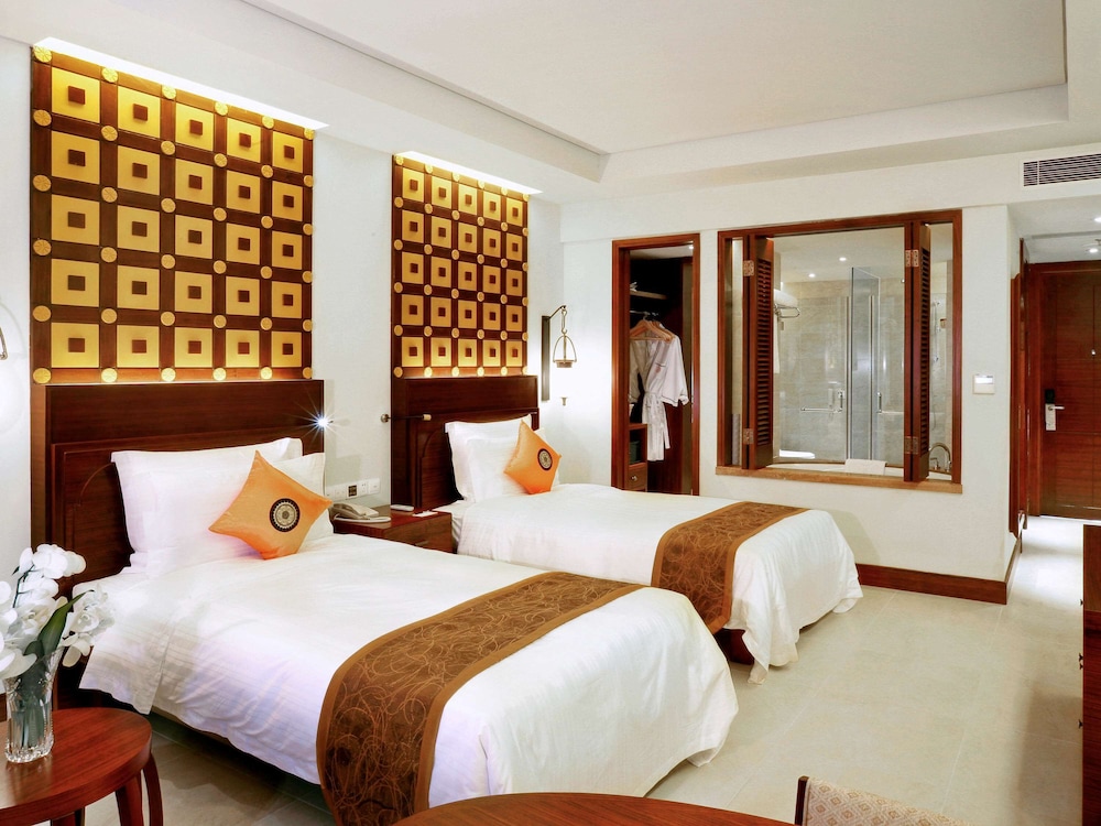 Deluxe Twin Room, 2 Twin Beds, Pool Access - Photo 7