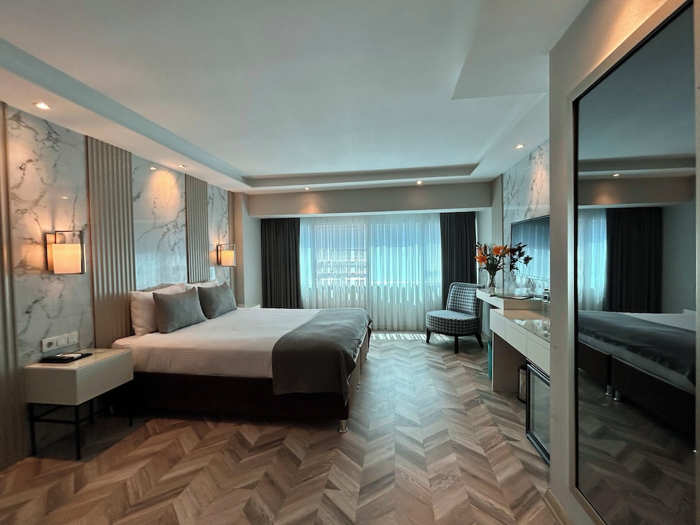 Deluxe Room, 1 Queen Bed, Non Smoking, City View photo 1