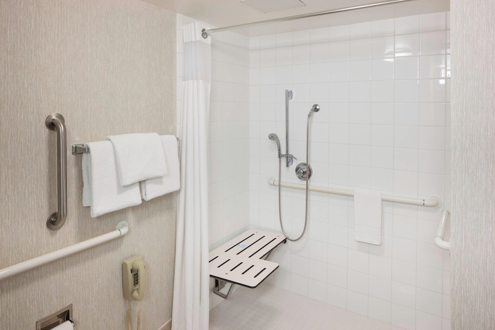 Suite, 1 Bedroom - Photo 4