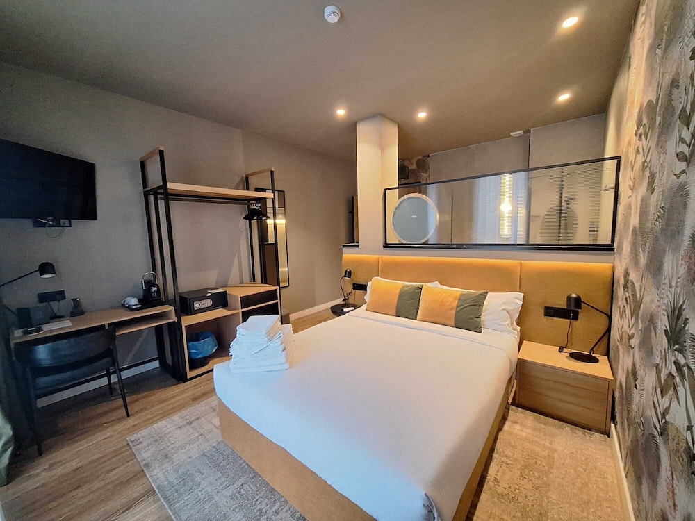 Standard Double Room, City View