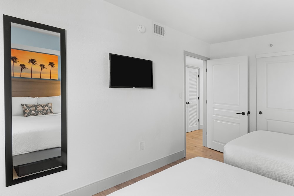 South Tower Angle Ocean View Deluxe Three Bedroom Condo - Photo 3