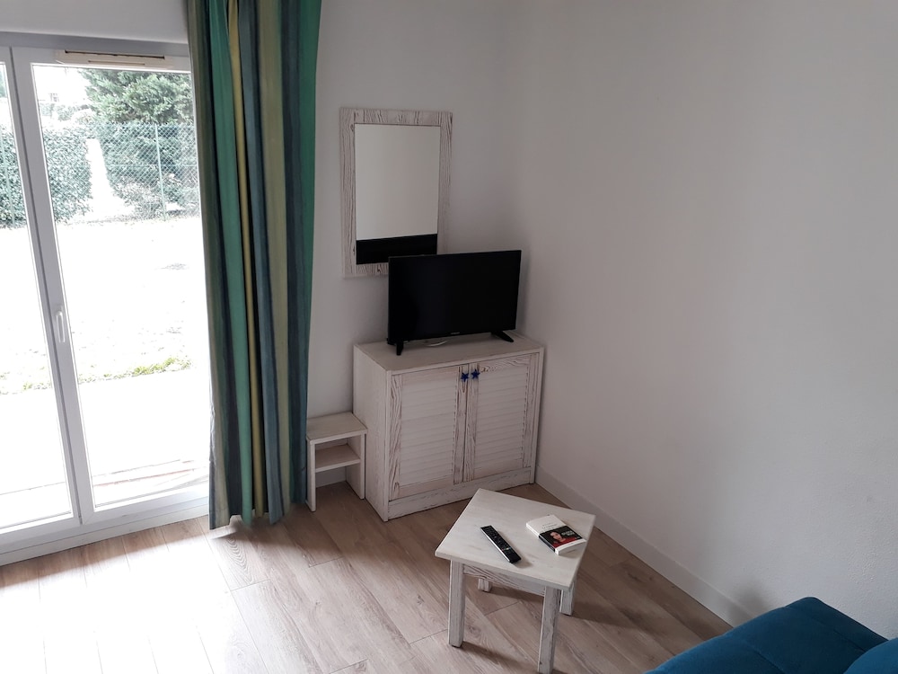Apartment, 2 Bedrooms - Photo 4