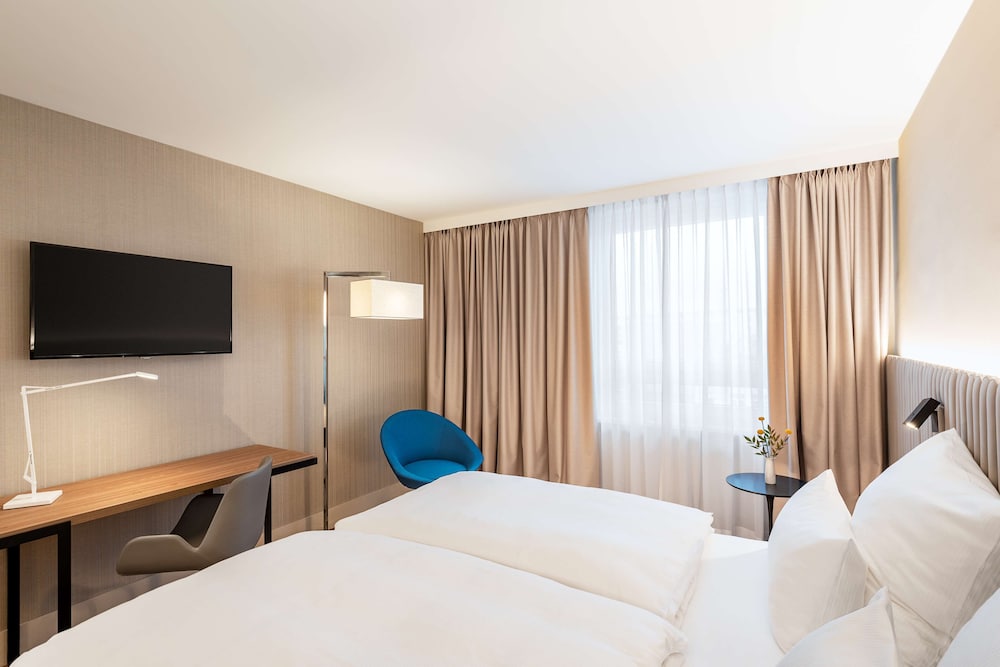 Standard Room (Extra Bed 2 adults + 1 child) - Photo 9