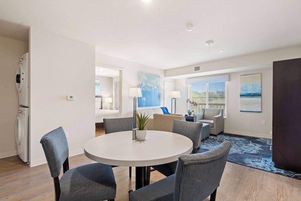Suite, 3 Bedrooms, Accessible (Hearing) - Photo 12