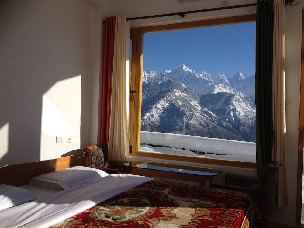Deluxe Double Room, 1 Double Bed, Smoking, Mountain View photo 2