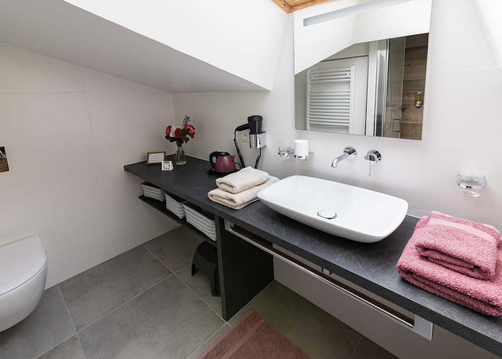 Comfort Double Room, Ensuite (Capucine-2e étage) photo 2